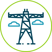 Ícone de uma torre de transmissão de energia com nuvens ao fundo, dentro de um círculo verde.